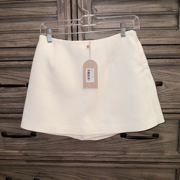 Meshki Alix Suiting Mini Skort - Picture 11 of 11